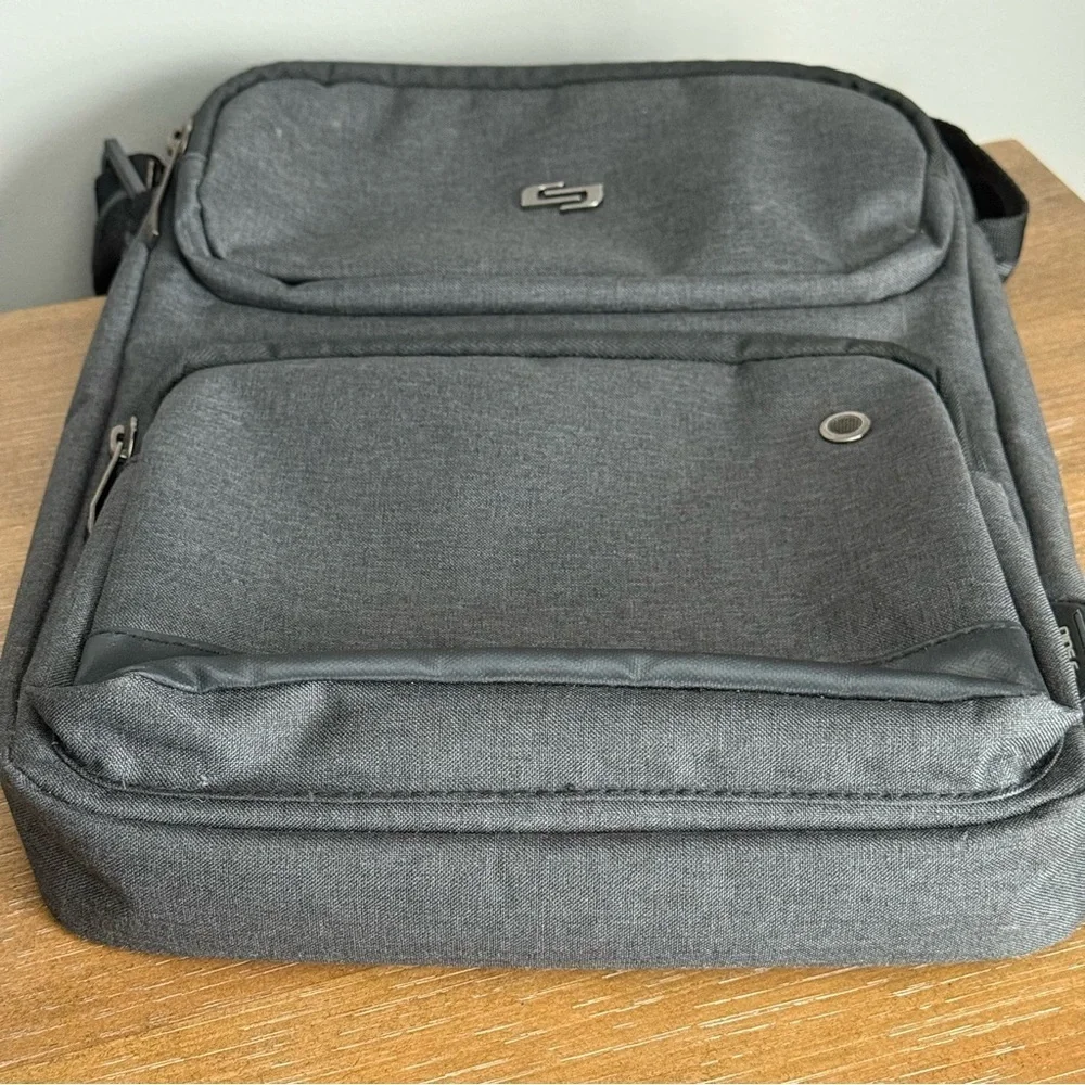 Solo New York Grey Ludlow Tablet Sling Crossbody Bag iPad Organizer